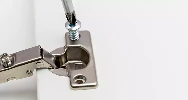 Screen Door Hinge Repair in Safety Harbor, FL