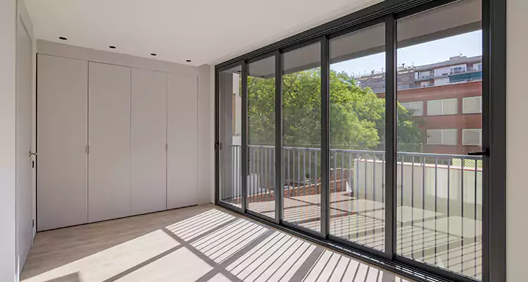 Fix Sliding Screen Door Track in Safety Harbor, FL